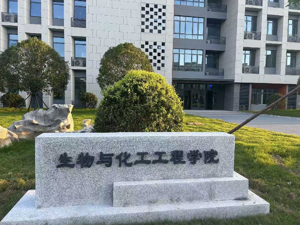 罗田县扬州职业大学体育场高杆灯项目